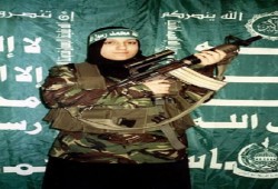 وعادت تزنر حزام .. ناشطون يستدعون مشاركة المرأة الفلسطينية بالعمليات الاستشهادية