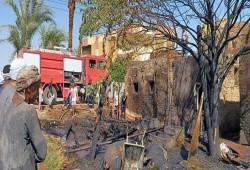 حريق هائل يلتهم منزلا و5 حظائر ماشية في أسيوط ونفوق 8 رؤوس ماشية