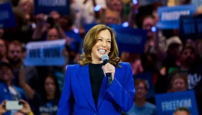 "كامالا هاريس: الحصان الأسود في الانتخابات الأمريكية؟ وكيف يدعمها النساء؟"