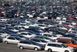 صراع التجار والسلطة.. يسبب ارتفاع أسعار السيارات في مصر