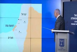 الخارجية الفلسطينية تدين استخدام نتنياهو لخريطة تضم الضفة إلى دولة الاحتلال