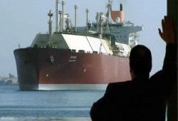 رويترز: مصر تسعى لشراء 20 شحنة من الغاز الطبيعي المسال لتلبية احتياجات الشتاء