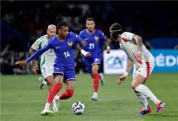 إيطاليا تكشر عن انيابها وتفترس الديوك الفرنسية فى قمة الدورى الأوروبي