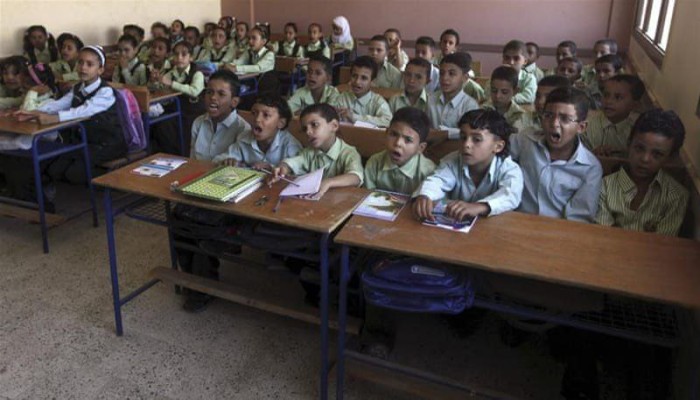 المدارس بعيدة بـ 30 كيلومترًا وحكومة الانقلاب ترفض نقلهم بحجة “اكتظاظ الفصول”.. آلاف الطلبة مهددون بالانقطاع عن الدراسة