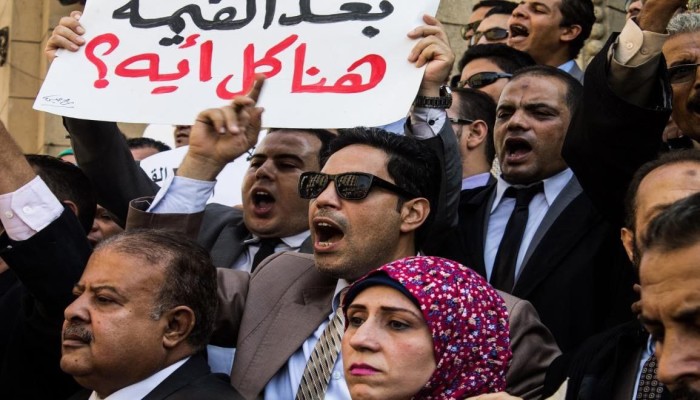 وقفة احتجاجية لعمال شركة رؤية للمطالبة بمستحقات مالية