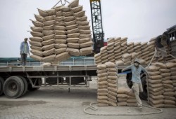 نقص الأسمنت يوقف مشاريع مقاولات مصرية بسبب أزمة في النقل والتصدير