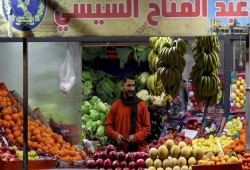 الحر وتكاليف الإنتاج ترفع أسعار الخضراوات.. والفراولة في الطريق