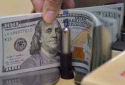 مصر تتجه لبيع سندات دولية لأول مرة منذ ثلاث سنوات لمواجهة الديون المتفاقمة