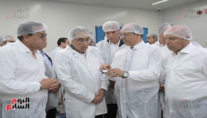 مدبولي يتباهى بتصدير الأدوية بينما يعاني المصريون: تجريد من الإنسانية ومسؤولية غائبة