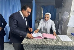 بسبب بكتيريا «الإيكولاي».. وزير الصحة: ارتفاع عدد الحالات المرضية بأسوان إلى 480 حالة
