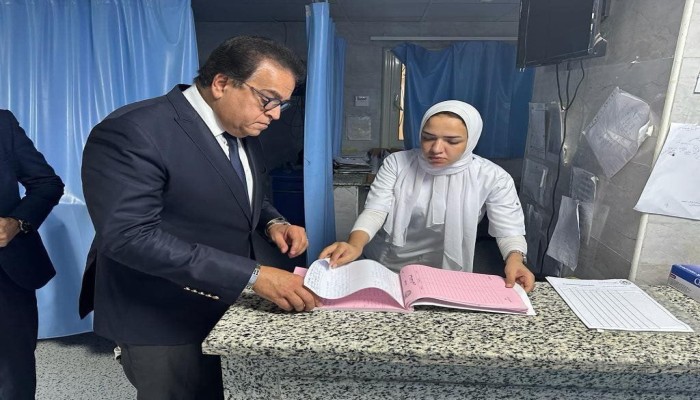 بسبب بكتيريا «الإيكولاي».. وزير الصحة: ارتفاع عدد الحالات المرضية بأسوان إلى 480 حالة