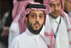 تركي آل الشيخ منع صحفي بريطاني من تغطية بطولة في لندن… وفرض عزف النشيد الوطني السعودي