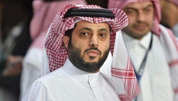 تركي آل الشيخ منع صحفي بريطاني من تغطية بطولة في لندن… وفرض عزف النشيد الوطني السعودي