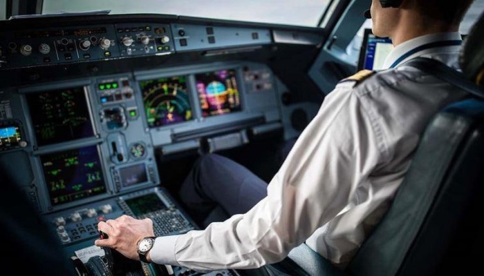 الحرب الإلكترونية تهدد سلامة الطيران: تلاعب GPS يربك مئات الطيارين حول العالم