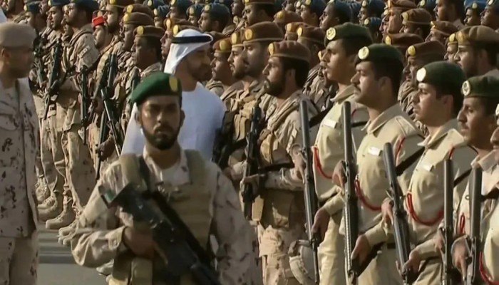 مقتل وإصابة 13 عسكرياً إماراتياً في حادث داخل الدولة