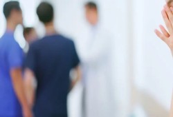 تدني الأخلاقيات وغياب الرقابة يحولان صفوة المجتمع إلى متحرشين