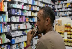 أوجاع المصريين على أبواب الصيدليات.. اختفاء أدوية وارتفاع أسعارها و”العلاجات البديلة” تهدد حياتهم