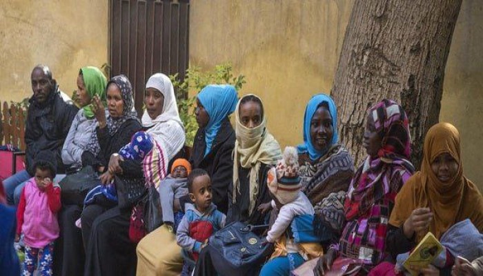 “المفوضية المصرية” تندد بالاستنزاف المالي للمهاجرين وطالبي اللجوء في مصر: رسوم الإقامة تُثقل كاهلهم وتهددهم بخطر الترحيل