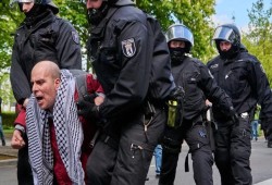 الشرطة الألمانية تشن حملة مداهمات واسعة ضد داعمي فلسطين ببرلين