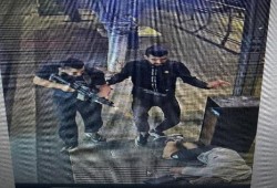 مقاومة ترفض تصعيد الاحتلال بالخليل بعدما أغلق الحرم الابراهيمي وشدد الحواجز