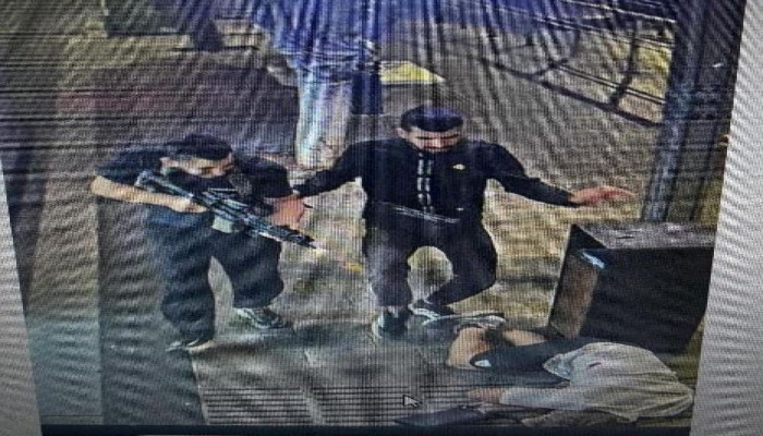 مقاومة ترفض تصعيد الاحتلال بالخليل بعدما أغلق الحرم الابراهيمي وشدد الحواجز