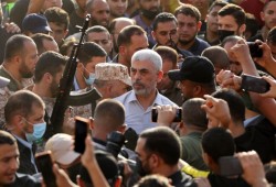 نيويورك تايمز عن مسؤولين أميركيين: السنوار ينتظر “الحرب الشاملة الأكبر”
