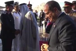 شاهد "خجل" السيسي أمام ابن زايد يثير جدلاً واسعاً في مواقع التواصل