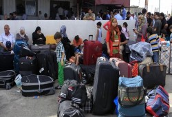 إهمال الحكومة المصرية لرعاياها العالقين في غزة ولبنان وسط إشادات دولية بدورها في إجلاء الأجانب