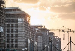 فساد المناقصات بالأمر المباشر: سياسة متبعة تثير القلق وتكشف تجاوزات مالية ضخمة