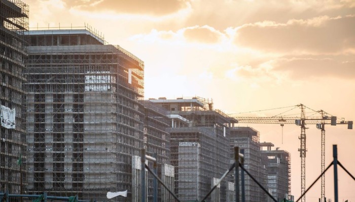 فساد المناقصات بالأمر المباشر: سياسة متبعة تثير القلق وتكشف تجاوزات مالية ضخمة