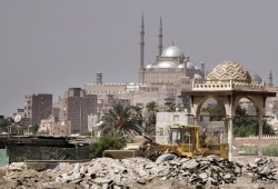 المقابر التاريخية بالقاهرة بين بلدوزر السيسي وعصابات السرقة