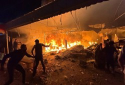 «أحرقهم أحياء».. الاحتلال يقصف خيام النازحين في مستشفى شهداء الأقصى بغزة