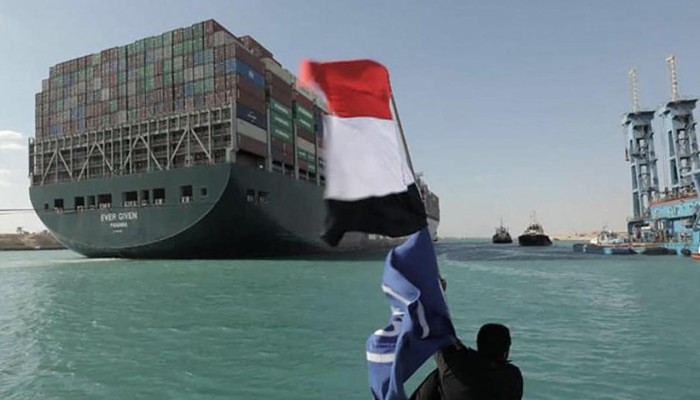 قناة السويس في أزمة: تراجع بنسبة 22% في عدد السفن وإيرادات تتقلص إلى 7.2 مليار دولار