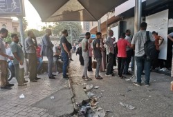 المصريون المغتربون: ملاذ لذويهم في ظل الظروف المعيشية القاسية ونقص الدواء والغذاء