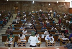 «صدمة تعليمية».. رسوب 80% من طلاب طب سوهاج في امتحاناتهم