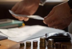 أزمة جديدة في الأفق: هل ستخفض الحكومة المصرية العائد على الشهادات مرتفعة الفائدة بعد عودة التضخم فى الارتفاع؟