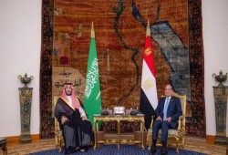 "تيران وصنافير" وخريطة مصر خلف السيسي وبن سلمان تثير تفاعلاً على التواصل الإجتماعي