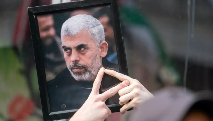 ميدل إيست آي: مقتل السنوار قد يحيي محادثات السلام… لكن صدق الولايات المتحدة وتحدي إسرائيل يثيران الشكوك