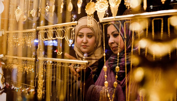أسعار الذهب ترتفع: عيار 21 يتجاوز 3700 جنيه وسط ظروف اقتصادية غير مستقرة