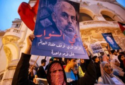 الجارديان: لهذا ستمنح "ميتة المحارب" مكانة الشهيد للسنوار في غزة وخارجها