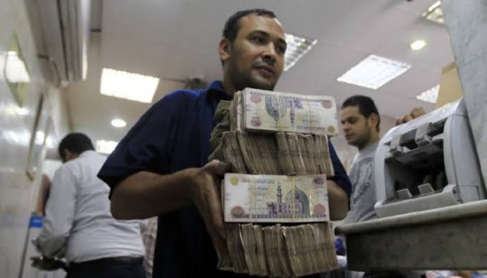 قاضي بمحكمة الأسرة: راتب أحد موظفي البنوك يصل لـ175 ألف جنية!!!!