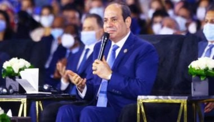 حب الظهور والديكتاتورية: كيف جعل السيسي نفسه مصدرًا للسخرية والمقارنة التاريخية