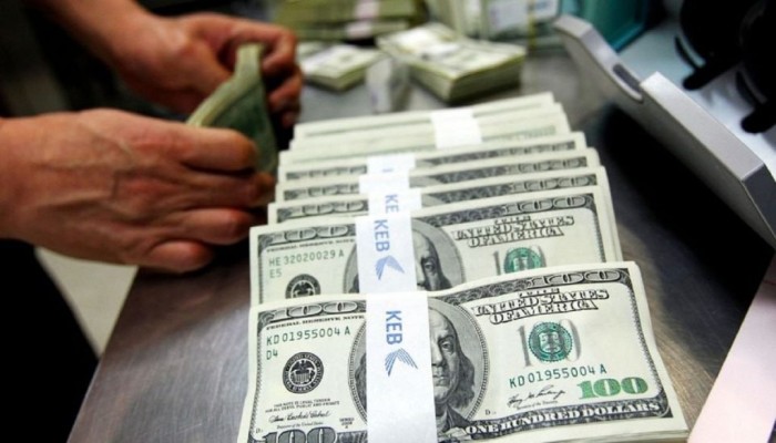 سعر الدولار في مصر: وهم السوق واهتزازات العملة