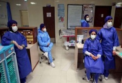 الكادر الطبي في خطر: أزمة نقص الأطباء والممرضين وتزايد الهجرة بحثًا عن حياة كريمة