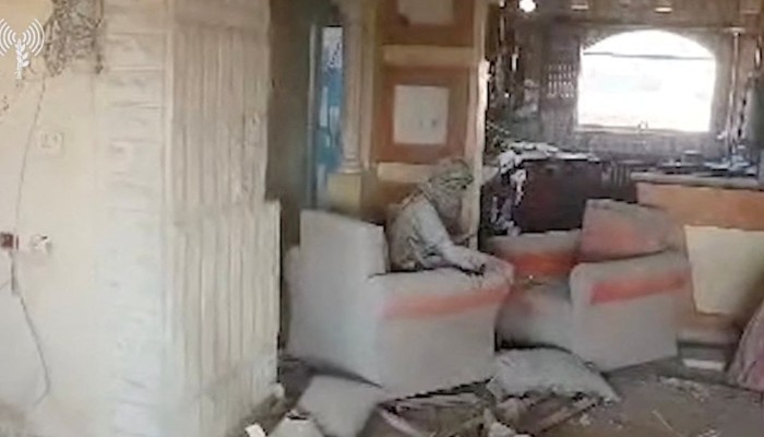 "عصا السنوار" ابداع جديد لتميم البرغوثي في رثاء الشهيد يحيى السنوار..ماذا قال؟