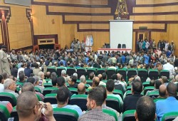 عمال "مصر للألومنيوم" يواصلون انتفاضتهم للحصول على حقوقهم المالية