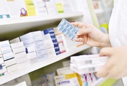 شح الأدوية يفضح زيف تصريحات المسئولين والعجز يفوق 90%