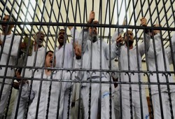 بين أمل الإفراج وسنوات القمع: توقيع المعتقلين السياسيين على استمارات الإفراج الشرطي