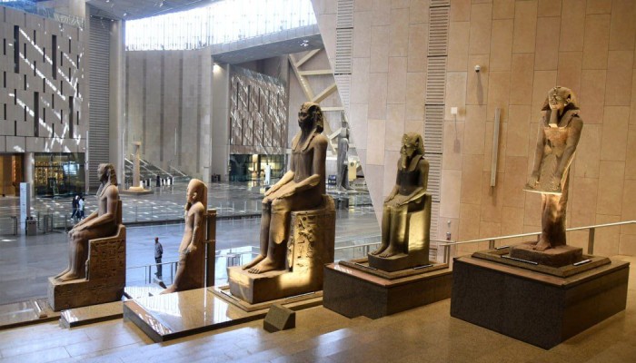المتحف المصري الكبير في مرمى الانتقادات: أسعار باهظة وإقبال ضعيف يعكسان أزمة متنامية