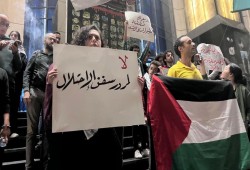 بالفيديو.. وقفة أمام نقابة الصحفيين: استقبال "كاثرين" بمصر عار وخيانة